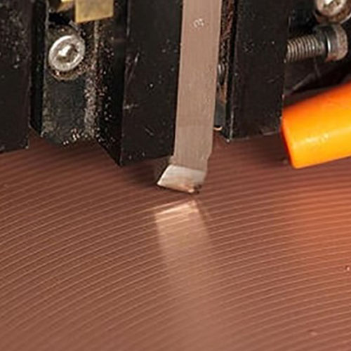 Pajisja e korrigjimit të pllakës së prehrit